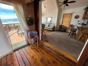 Oceanfront Cabin 3 W Jacuzzi & Impressive Views
